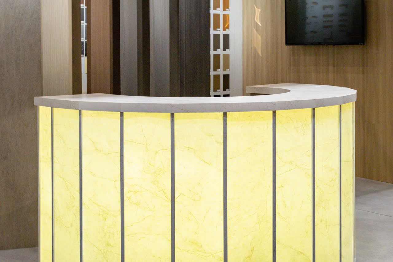 Phúc Thành An tham gia VIBE 2026 – Khám phá đa dạng giải pháp Laminate 4 Quầy laminate xuyên sáng Purecore tại triển lãm VIBE 2026